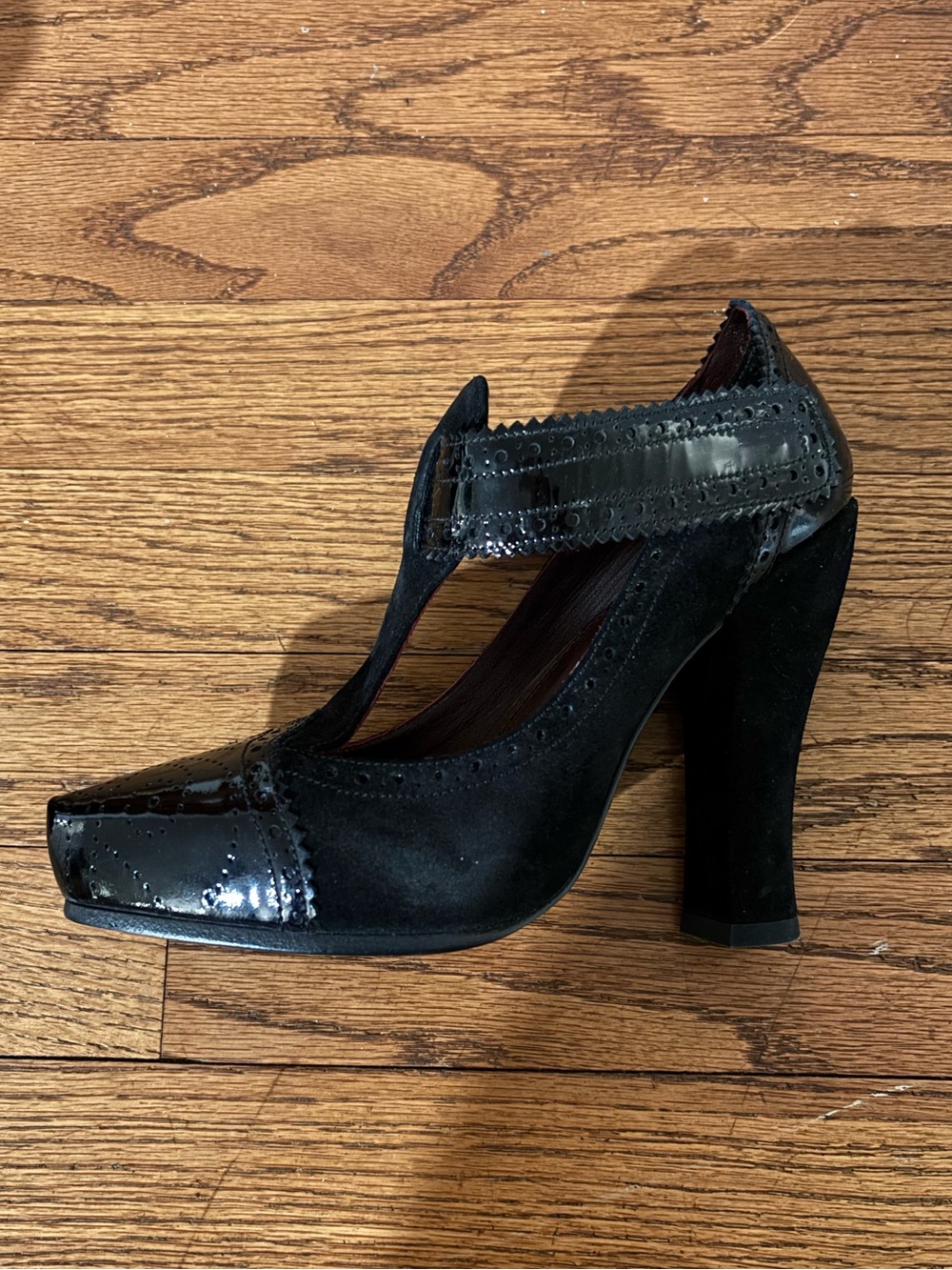 MARC JACOBS Black Patent T-Strap Mary Jane Platform Heels - Picture 14 of 14